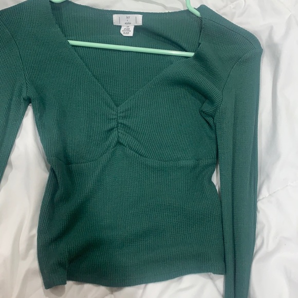 green v-neck crop top - Picture 1 of 1